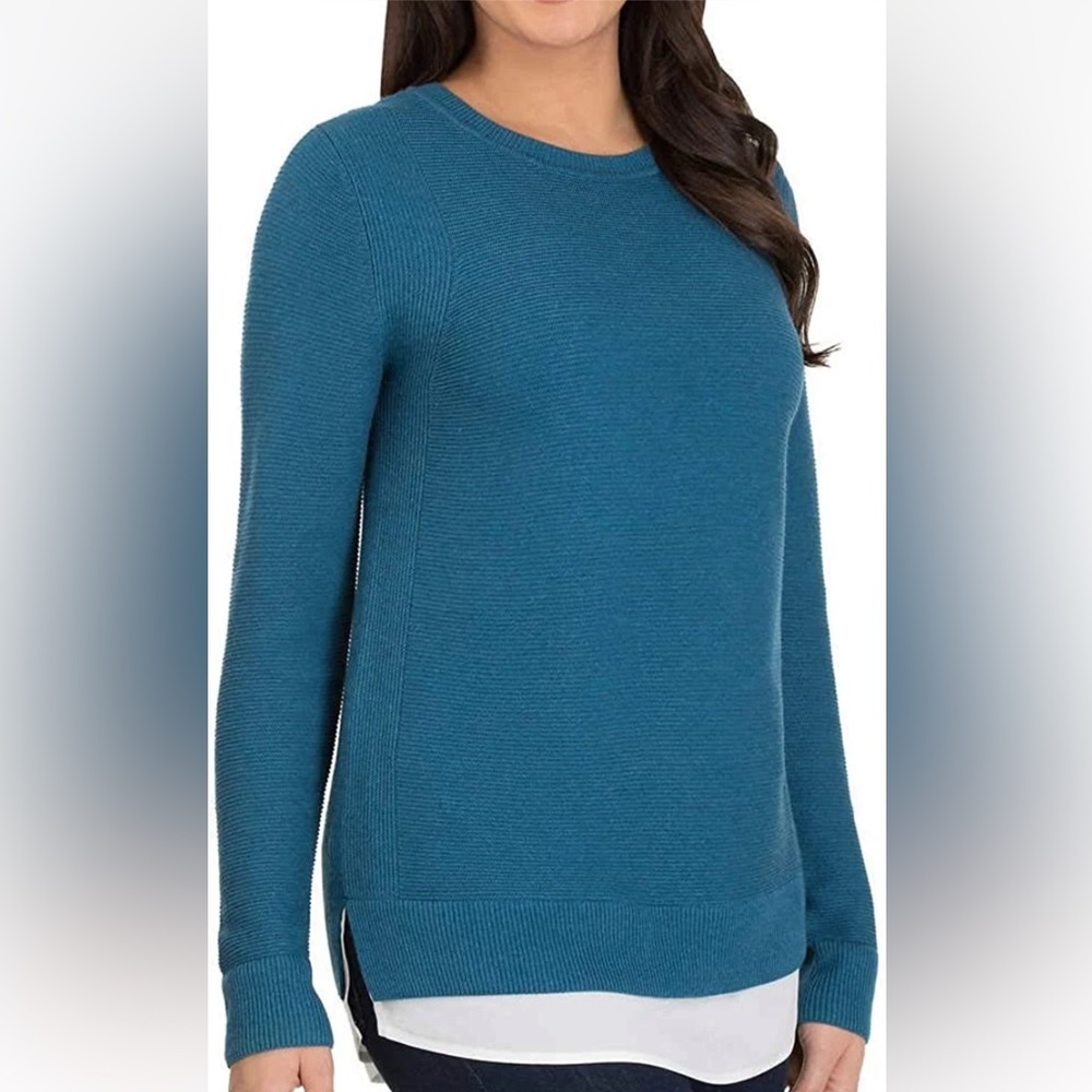 Tahari 100% Extra Fine Merino wool Crew Neck Sweater Classic Knit lightweight